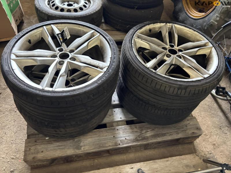 Alloy wheels with tires 235/35-19 5
