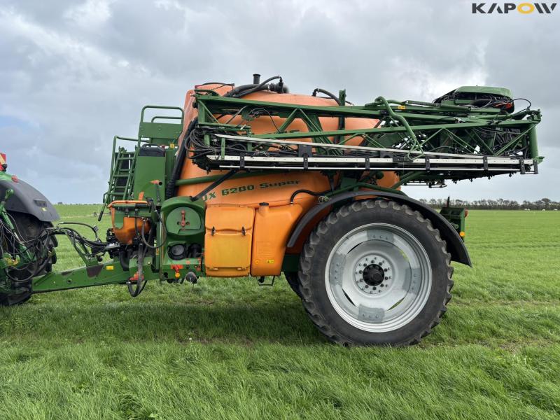 Amazone UX 6200 Super trailer sprayer 30 meters 2