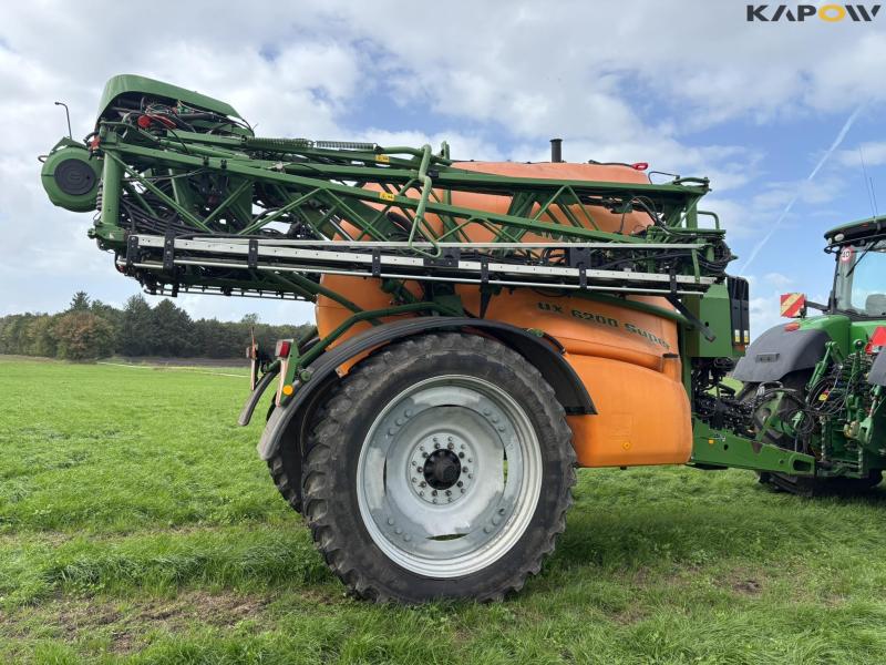 Amazone UX 6200 Super trailer sprayer 30 meters 5
