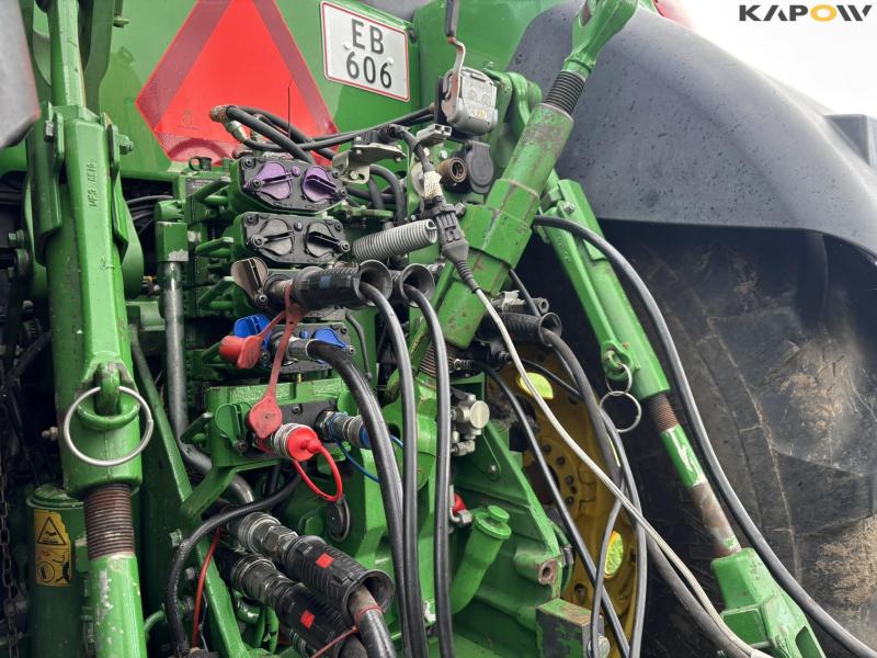Amazone UX 6200 Super trailer sprayer 30 meters 8