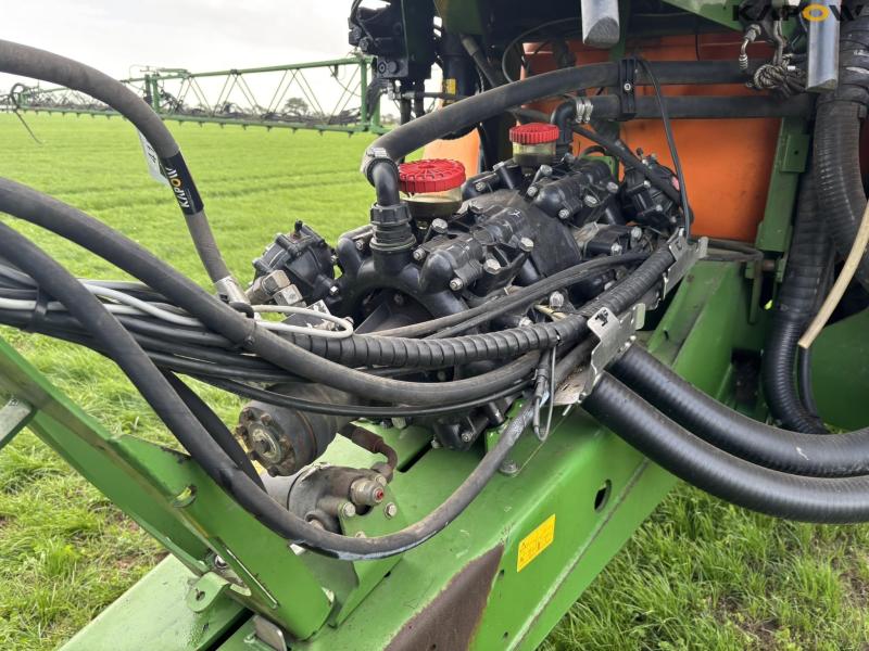 Amazone UX 6200 Super trailer sprayer 30 meters 10