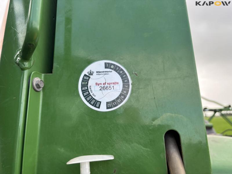 Amazone UX 6200 Super trailer sprayer 30 meters 15