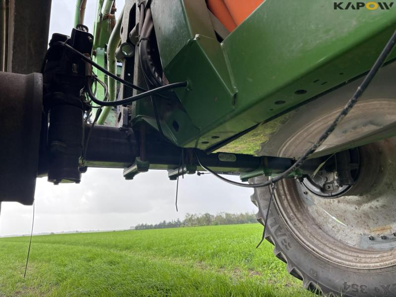 Amazone UX 6200 Super trailer sprayer 30 meters 29