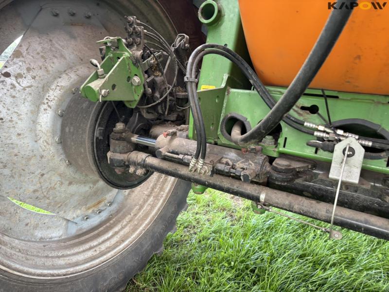 Amazone UX 6200 Super trailer sprayer 30 meters 34
