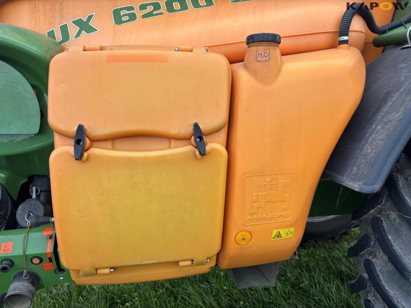 Amazone UX 6200 Super trailer sprayer 30 meters 39