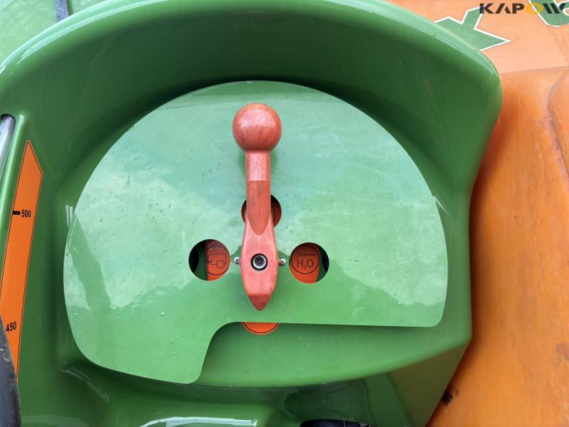 Amazone UX 6200 Super trailer sprayer 30 meters 43