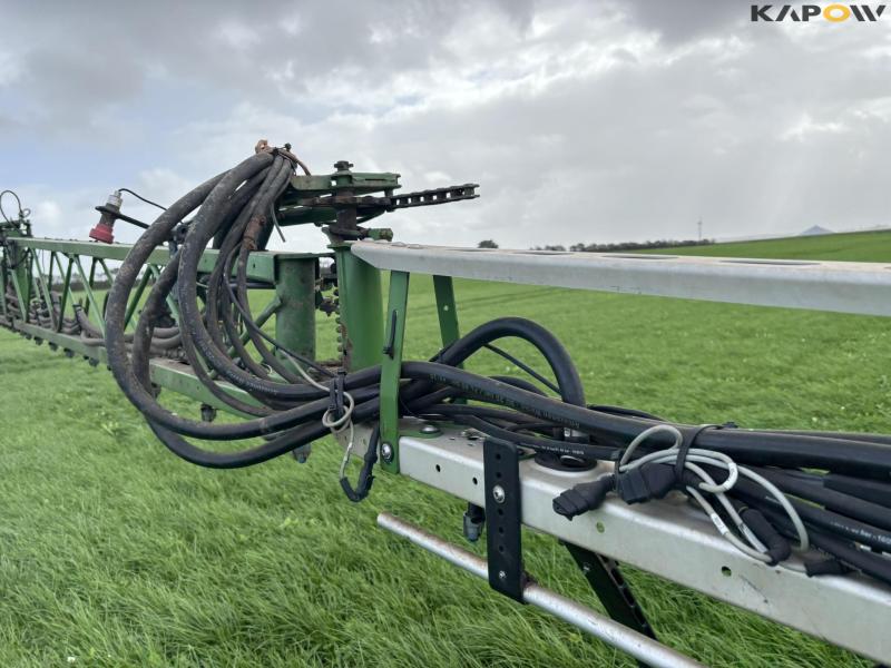 Amazone UX 6200 Super trailer sprayer 30 meters 53