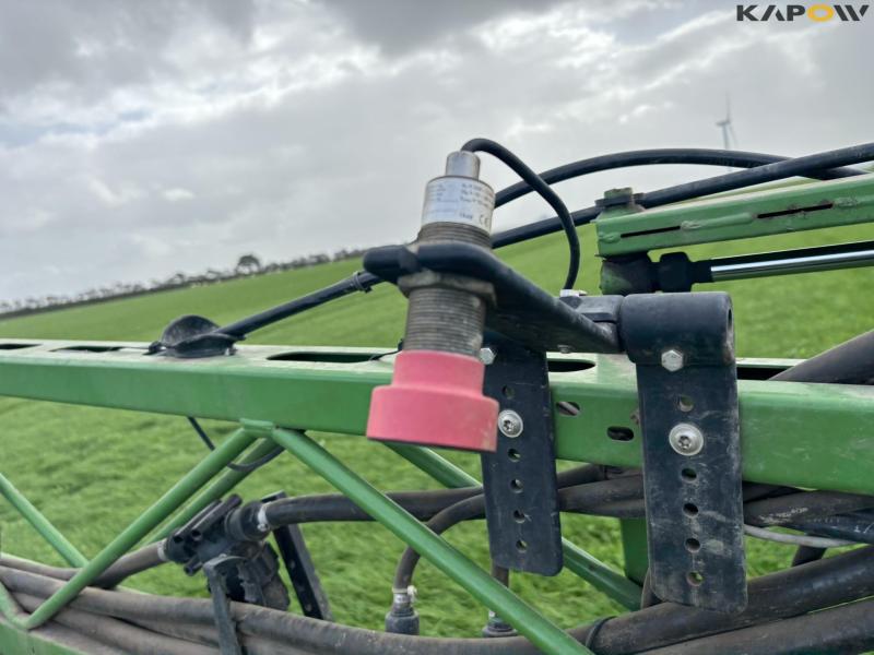 Amazone UX 6200 Super trailer sprayer 30 meters 55
