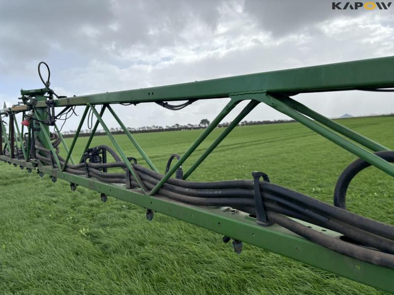 Amazone UX 6200 Super trailer sprayer 30 meters 56