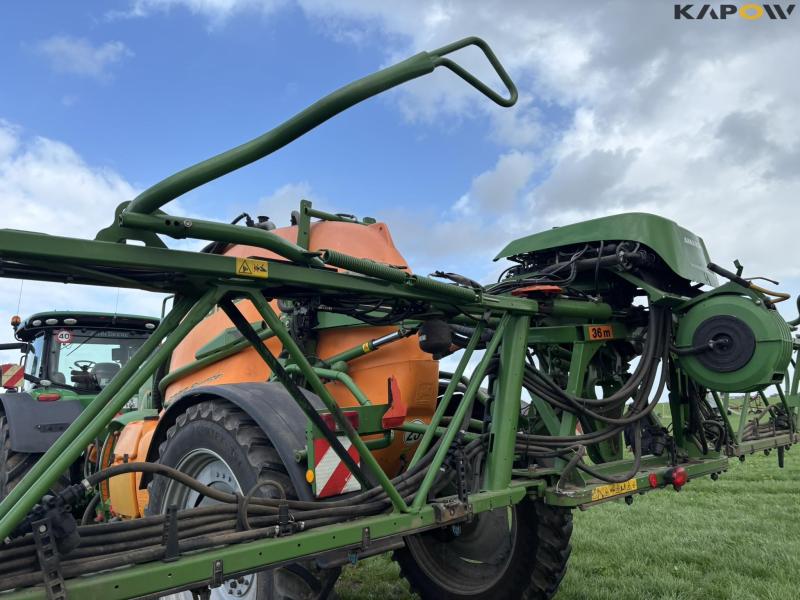 Amazone UX 6200 Super trailer sprayer 30 meters 69