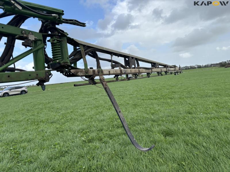Amazone UX 6200 Super trailer sprayer 30 meters 86