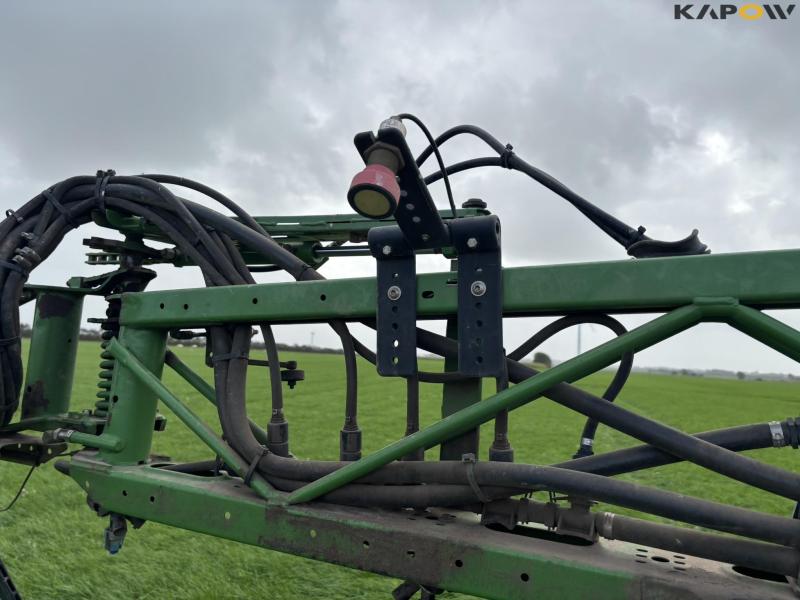 Amazone UX 6200 Super trailer sprayer 30 meters 89