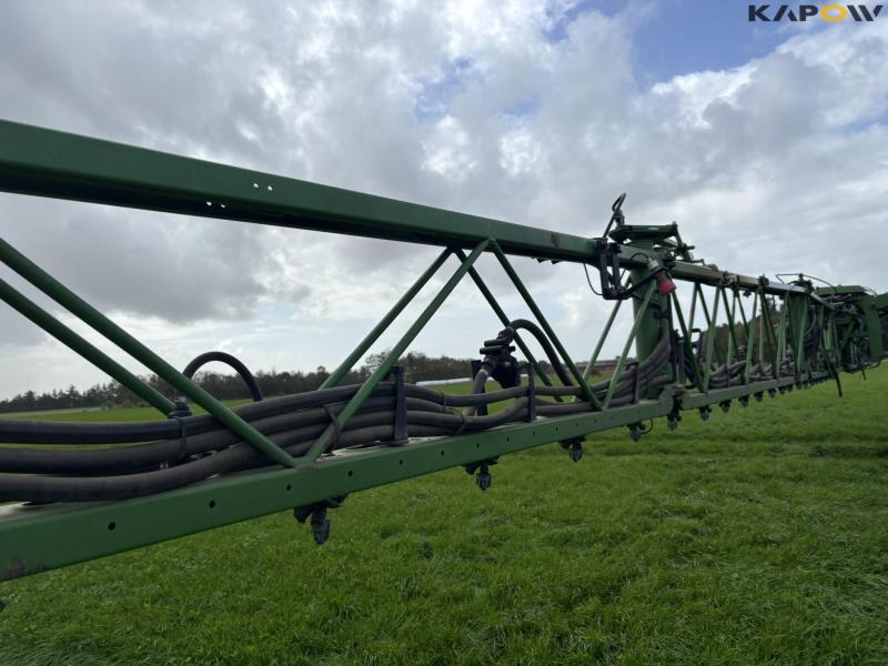 Amazone UX 6200 Super trailer sprayer 30 meters 90