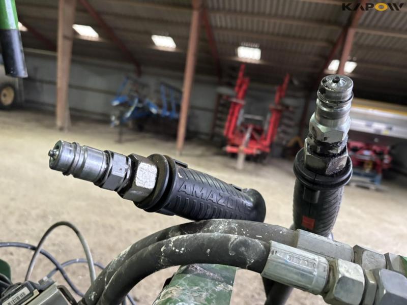 Amazone UX4200 trailer sprayer 13