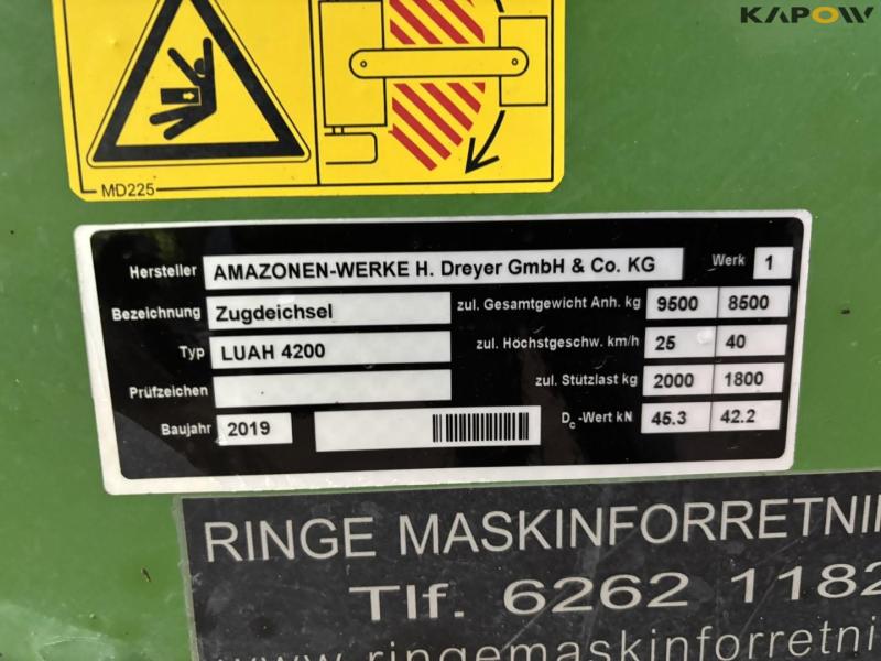 Amazone UX4200 trailer sprayer 18