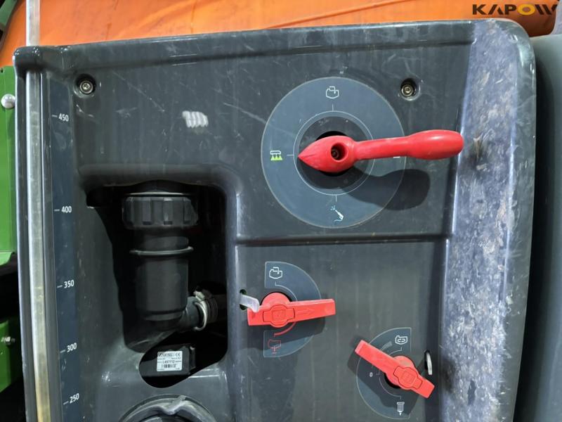 Amazone UX4200 trailer sprayer 52