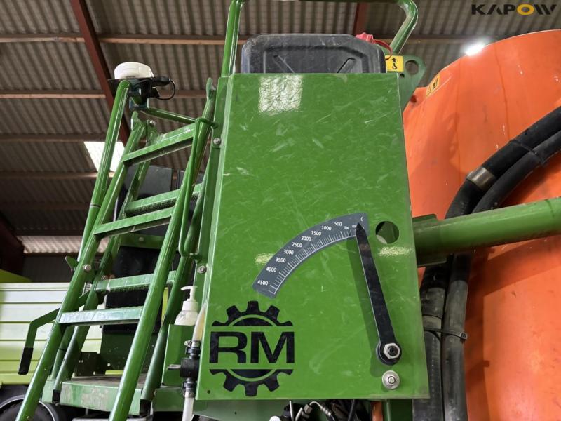 Amazone UX4200 trailer sprayer 75