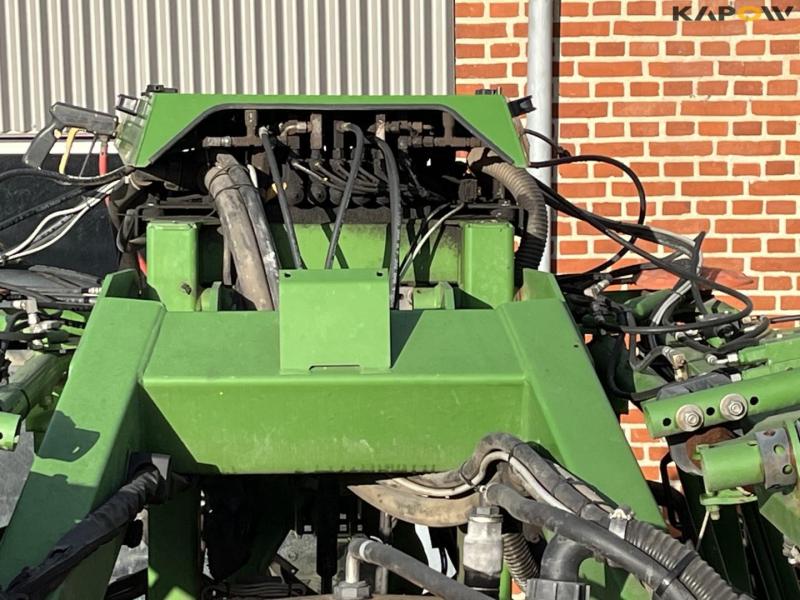 Amazone UX5200 trailer sprayer with 30 meter boom 45