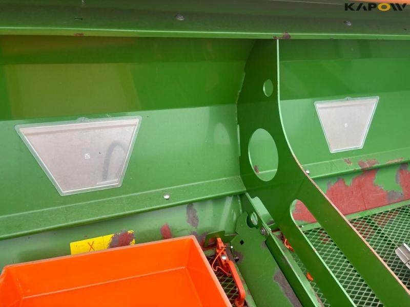 Amazone ZA-M ultra 3000 fertilizer spreader 32