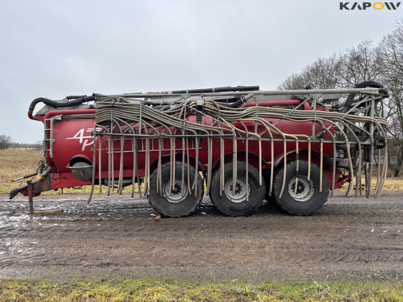 AP 25 slurry tanker with 28 m drag hoses and crane 8