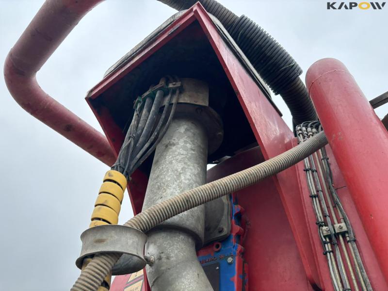 AP 25 slurry tanker with 28 m drag hoses and crane 21