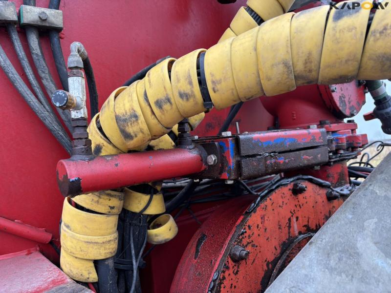 AP 25 slurry tanker with 28 m drag hoses and crane 25