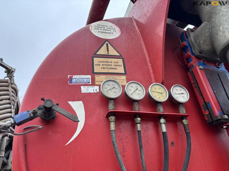 AP 25 slurry tanker with 28 m drag hoses and crane 26