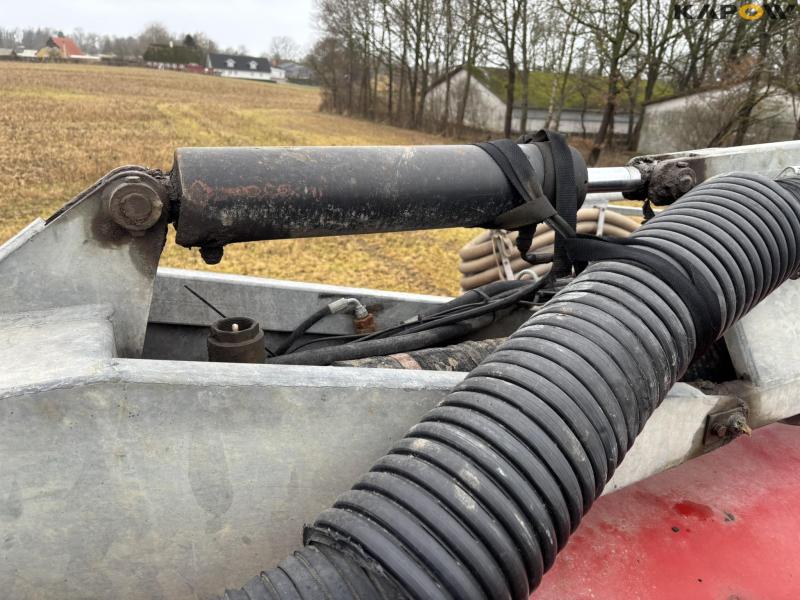 AP 25 slurry tanker with 28 m drag hoses and crane 83