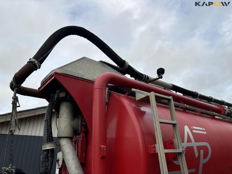 AP 25 Slurry tanker. 23