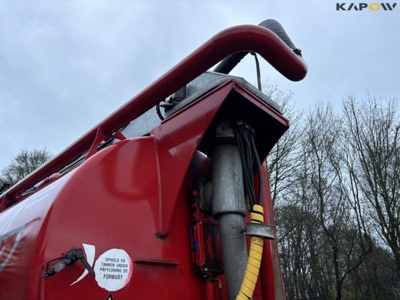 AP slurry tanker with boom 11