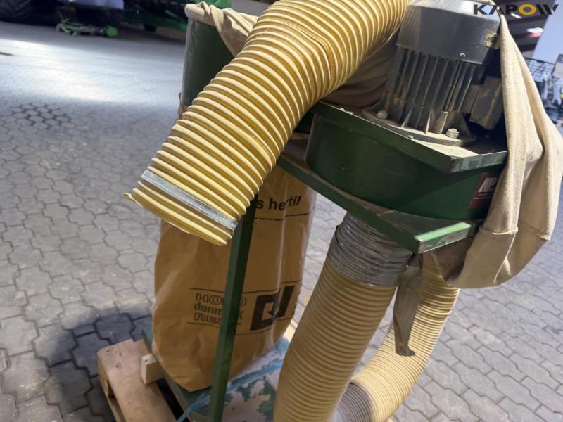 Industrial machinery dust extractor 14