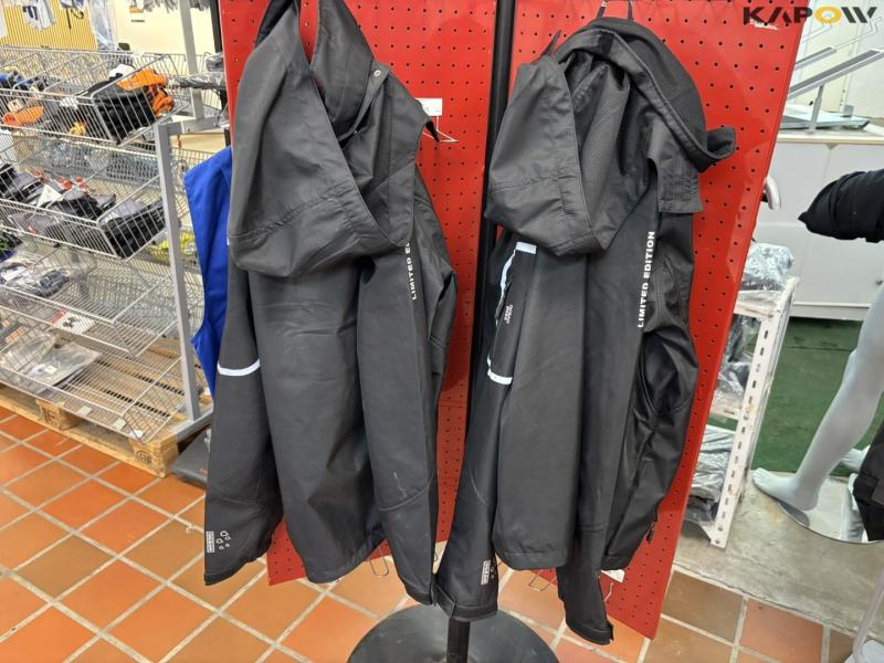 Work clothes and gloves 12