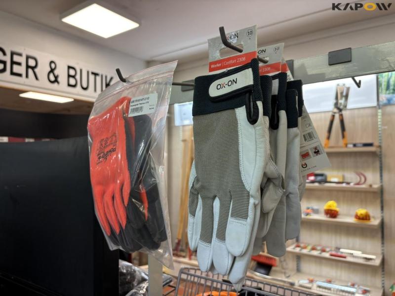Work clothes and gloves 29