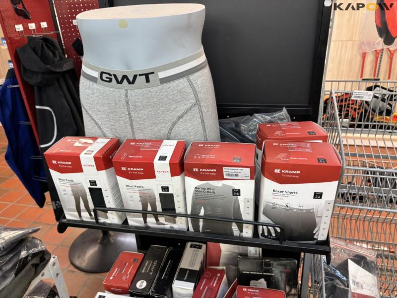 Work clothes and gloves 39