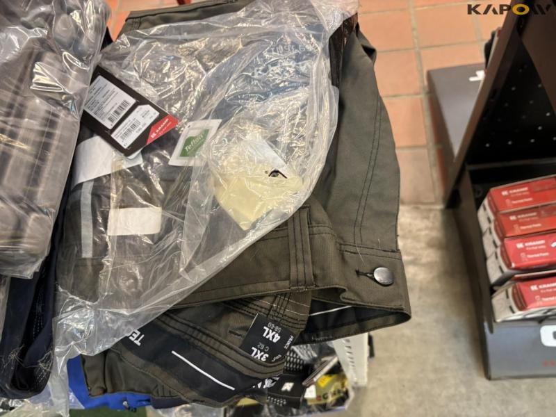Work clothes and gloves 49