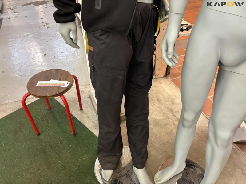 Work clothes and gloves 66