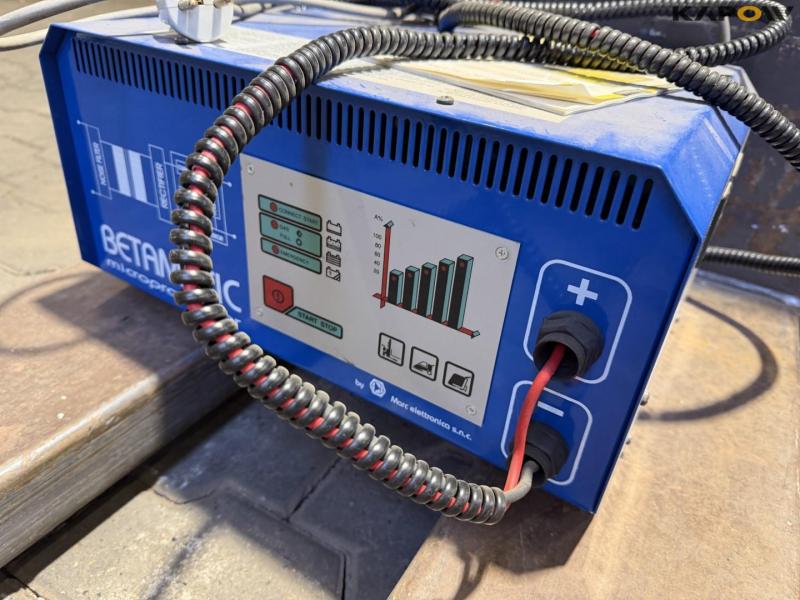Armanni electric stacker 15