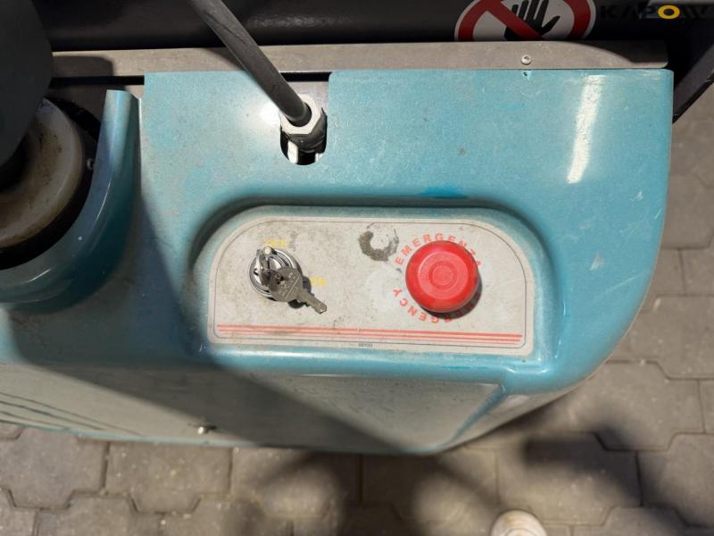 Armanni electric stacker 19