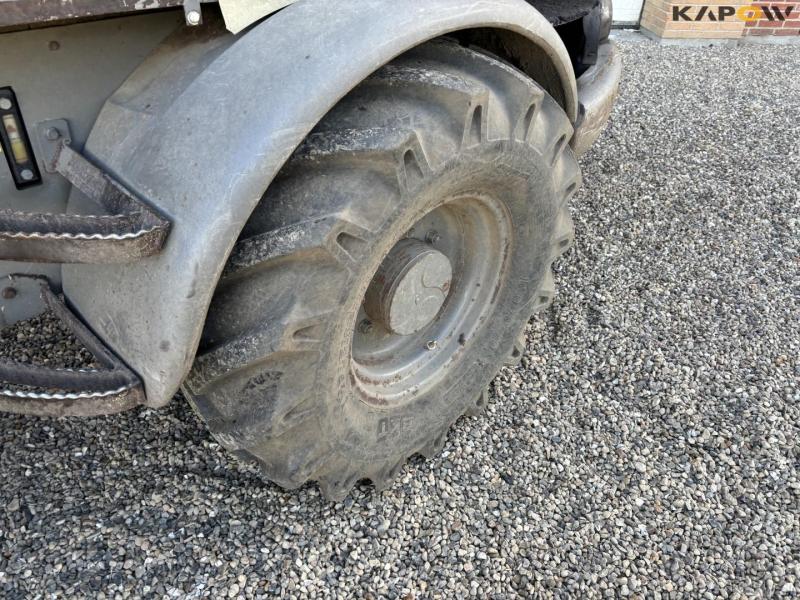 Atlas 55 loader with bucket and pallet forks 40