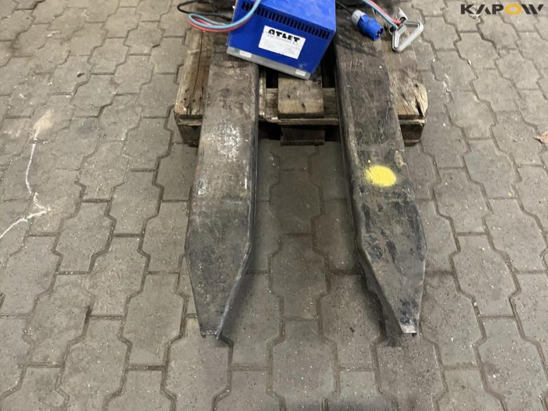 Atlet 100 STE electric forklift 9