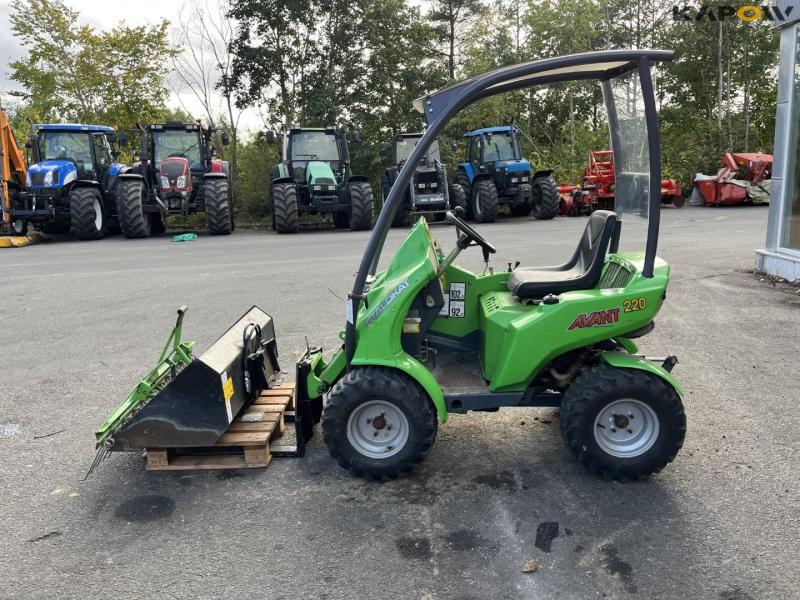 Avant 220 stable cat 8
