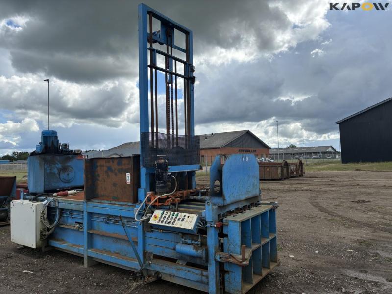 B.V. Machinefabriek BOA FD 25 LB hydraulic press and conveyor belt 1