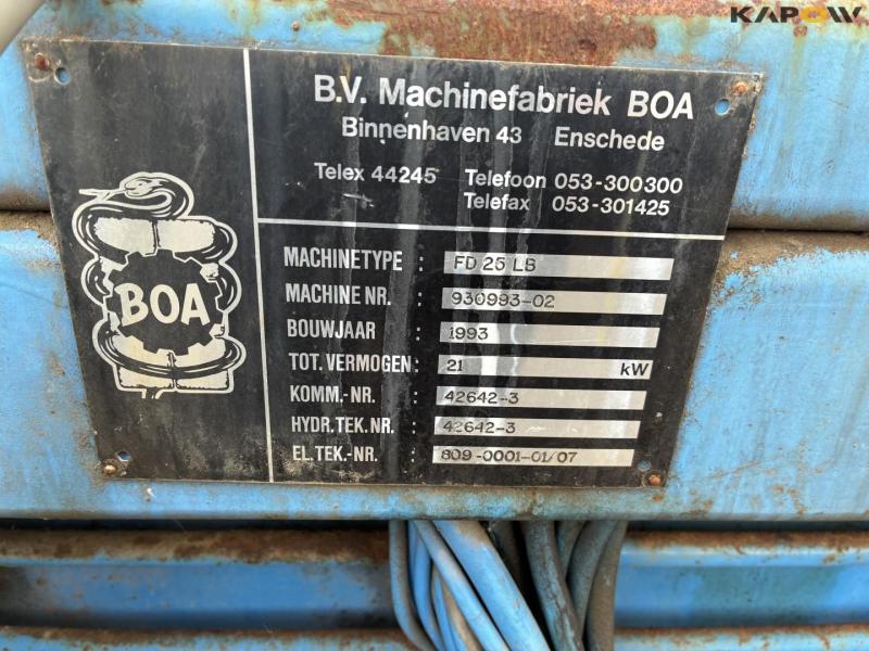 B.V. Machinefabriek BOA FD 25 LB hydraulic press and conveyor belt 17