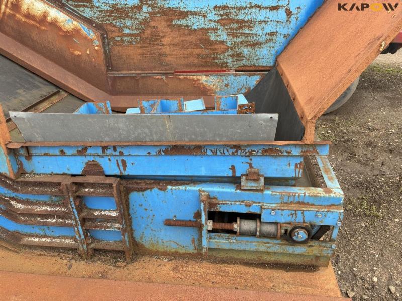 B.V. Machinefabriek BOA FD 25 LB hydraulic press and conveyor belt 40