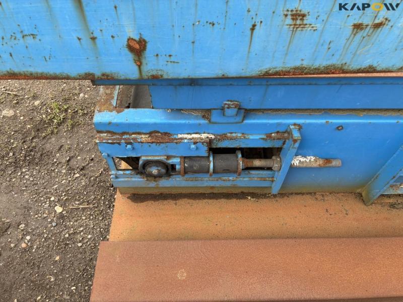 B.V. Machinefabriek BOA FD 25 LB hydraulic press and conveyor belt 57
