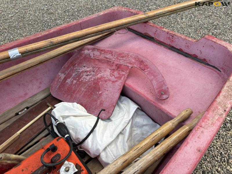 Boat with Yamaha engine 18