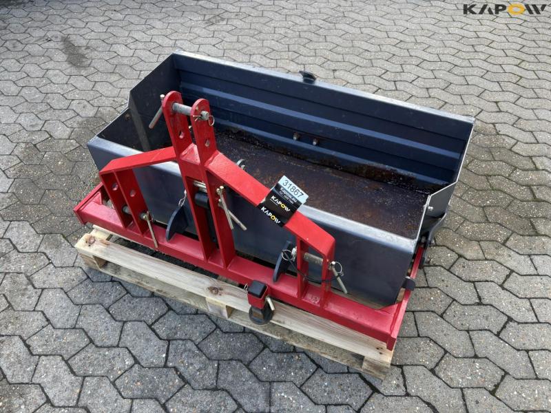 Rear bucket with tip 1