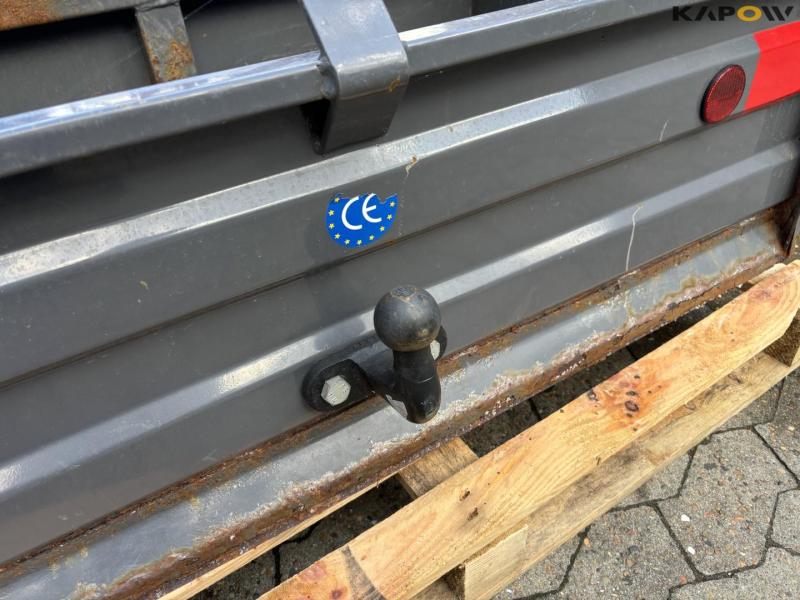 Rear bucket with tip 11