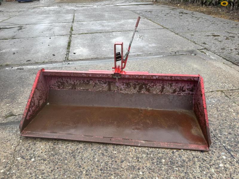 Rear shovel with tip 2