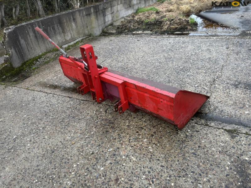 Rear shovel with tip 5